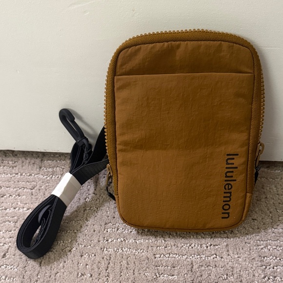 NWT lululemon athletica Tan Belt Bag - Picture 4 of 4